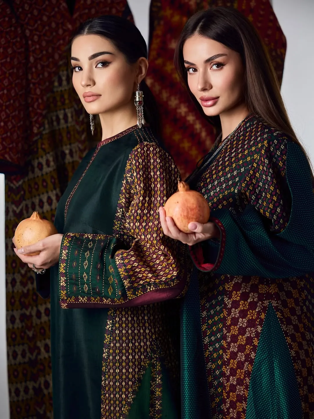 Green brocade and pomegranate — ornament and textile consultation